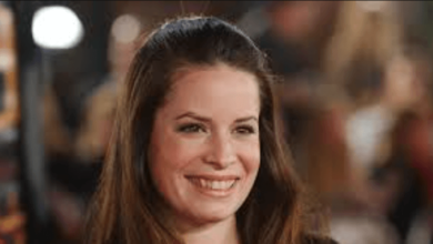 Holly Marie Combs Net Worth